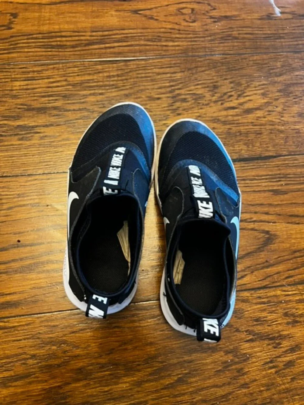 Kid's NIKE Slip on Sneaker Black w/white Nike, Size 2Y, Textile upper, Good Con!